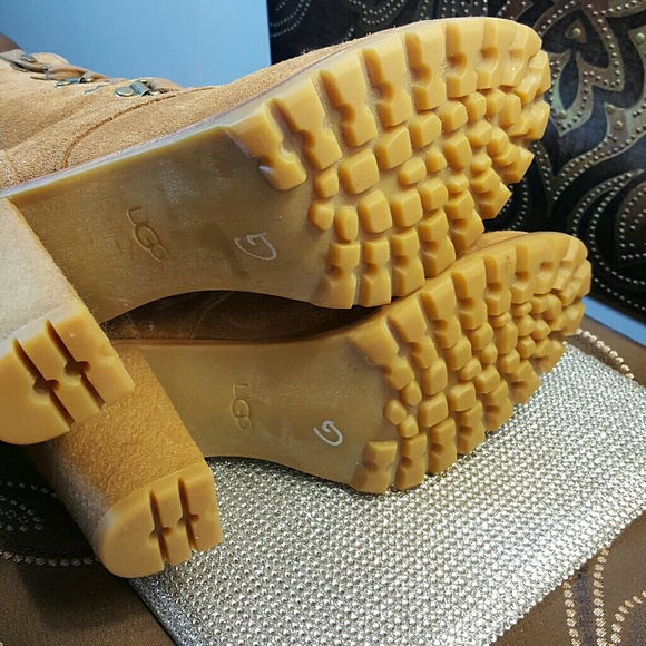 SOLD...Ugg Australia Heel Boots size 9 - Picture 8 of 8