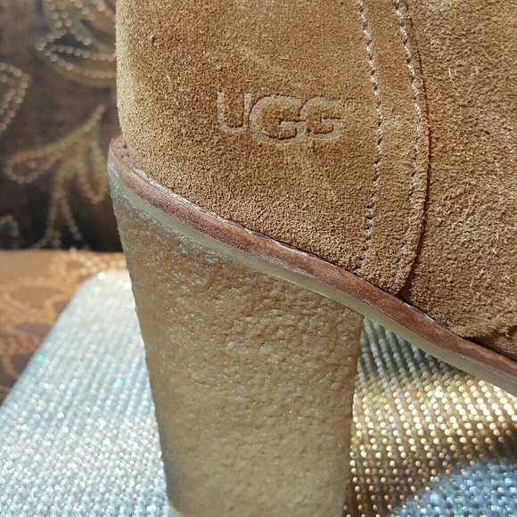 SOLD...Ugg Australia Heel Boots size 9 - Picture 4 of 8