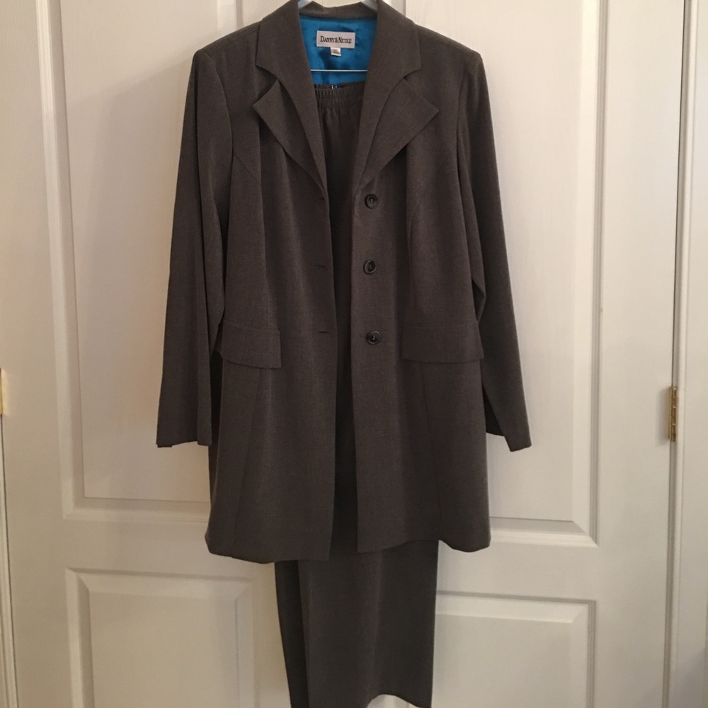 2 piece long sleeve pant suit, machine wash