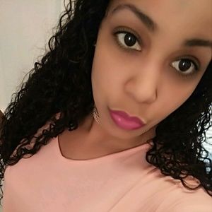 Meet your Posher, Ines