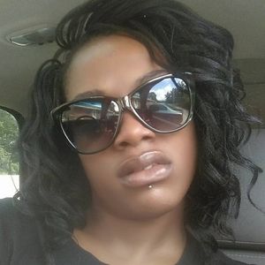 Meet your Posher, Curtisa