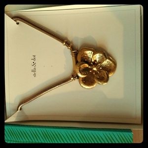 STELLA & DOT BLOOM NECKLACE