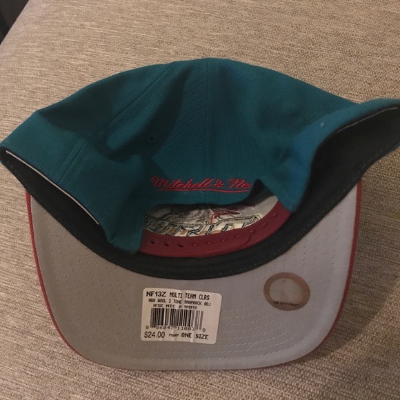 NBA Detroit Pistons Mitchell & Ness SnapBack - Picture 2 of 2