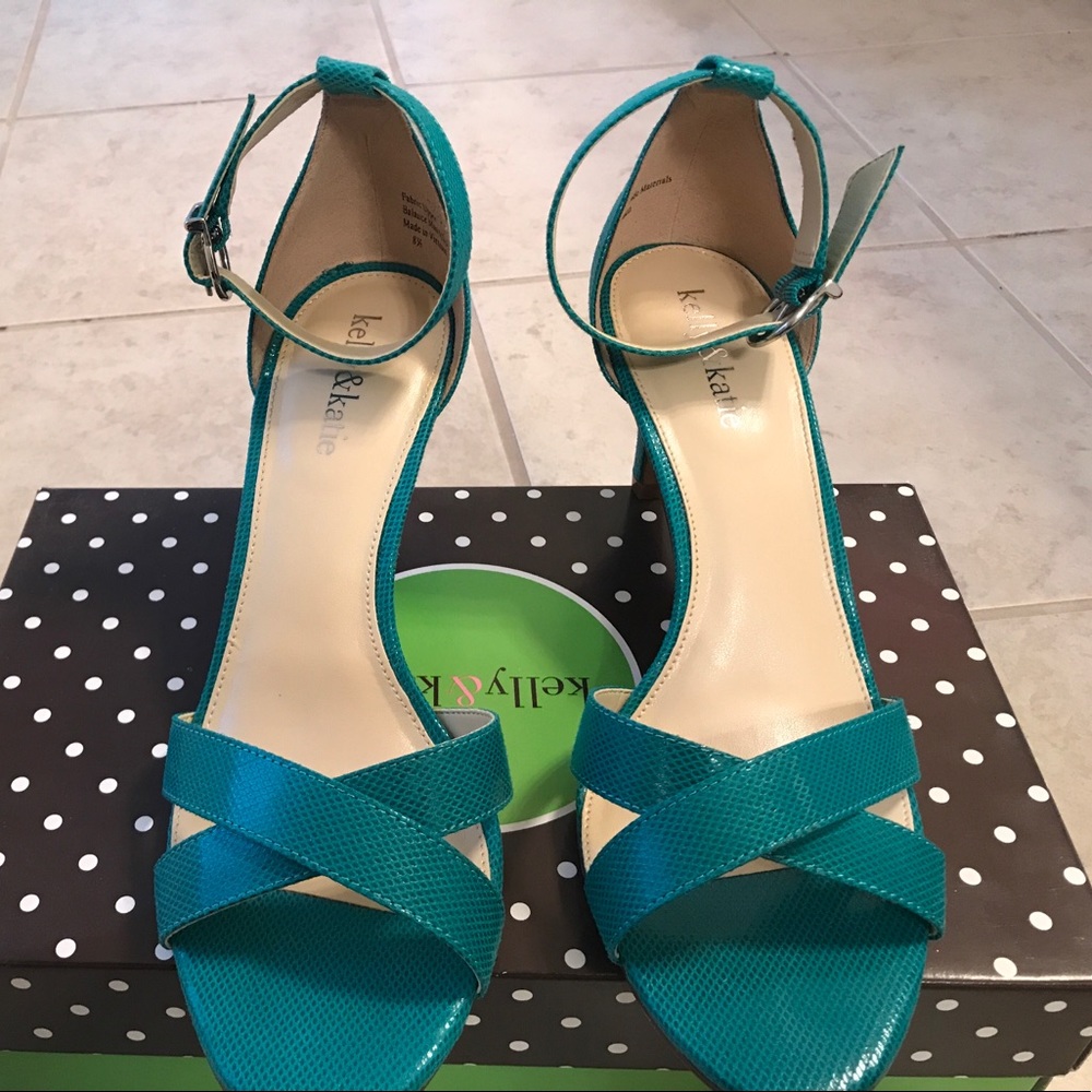 Kelly and Katie TURQ shoes size 8 1/2.