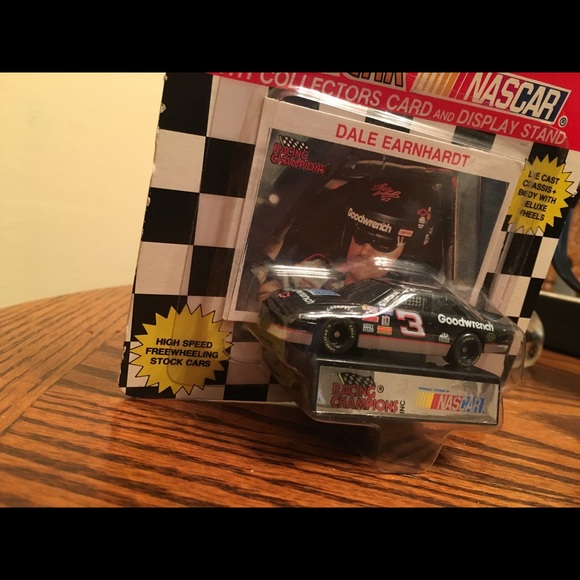 Model - Picture 3 of 4