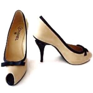 CHANEL ribbon nude / cream peep toe