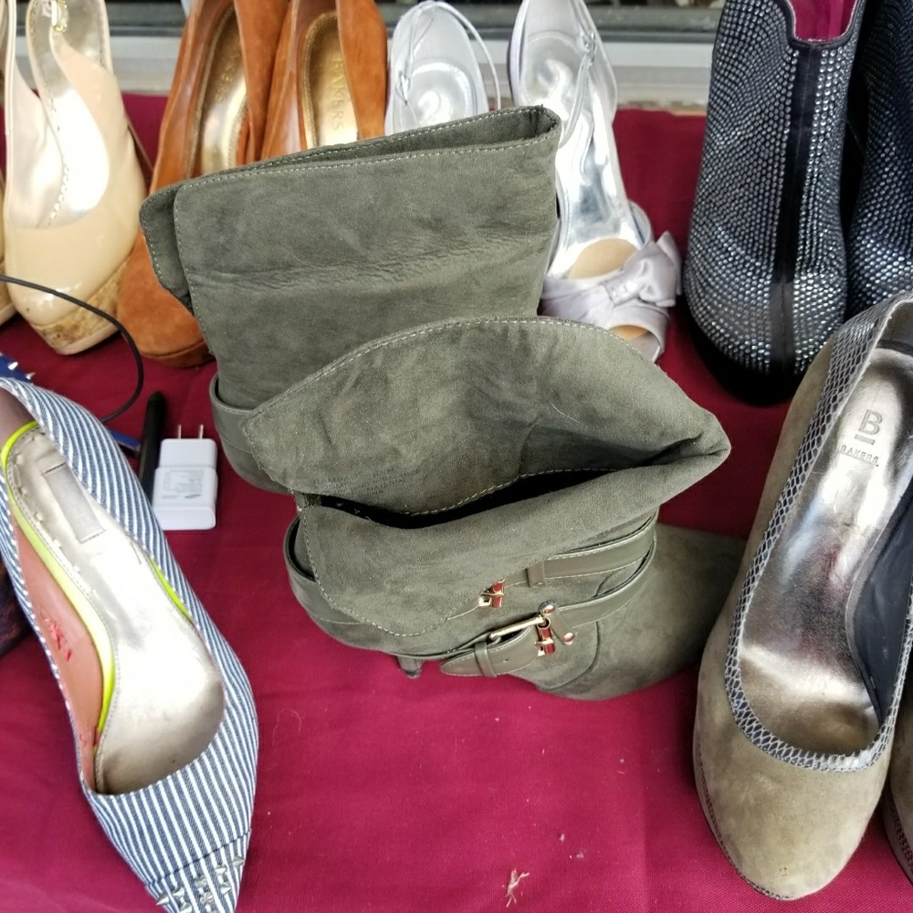 Pointy toe boots Olive