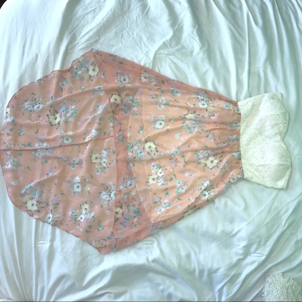 Strapless dress with lace top and floral skirt 🌼