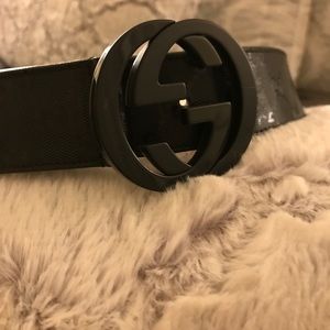 Black Gucci belt