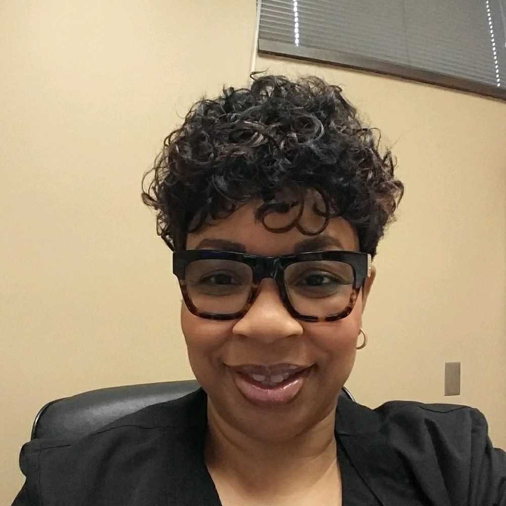 Meet your Posher, Adrienne