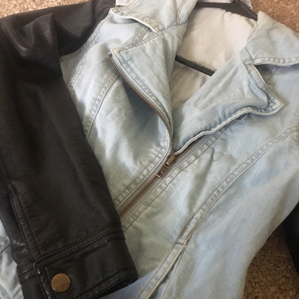 Jean jacket with faux leather black sleeves