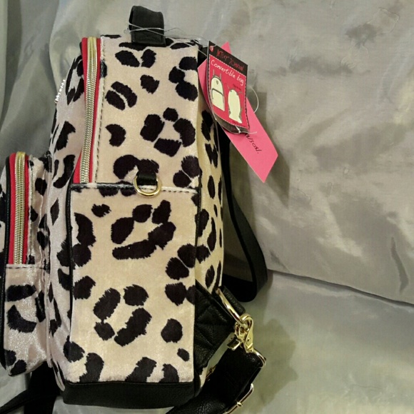 Hold Betsey johnson convertible backpack NWT - Picture 2 of 4