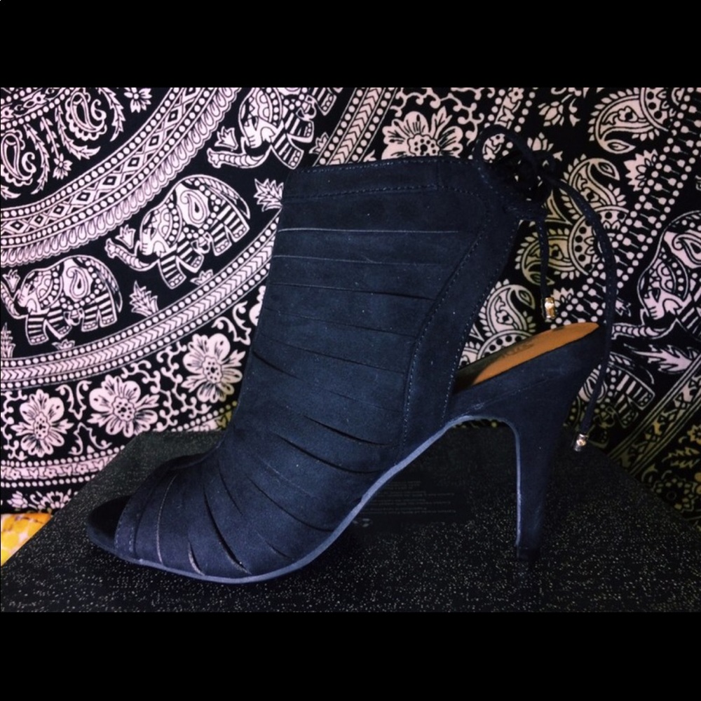 Black Peep Toe Heel