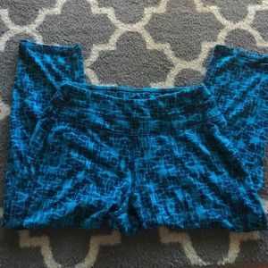 Tek Gear drytek capris size small