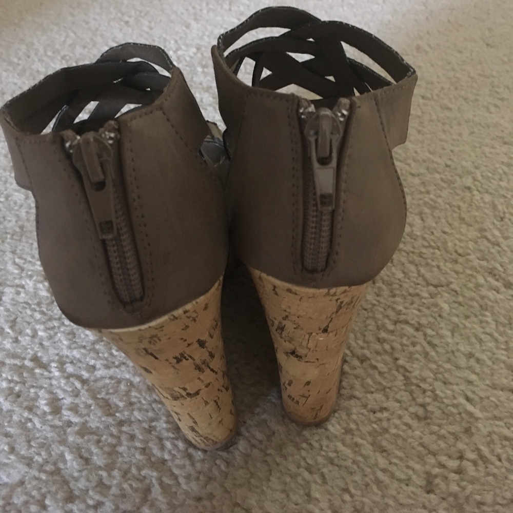 Army green wedges - Picture 3 of 3