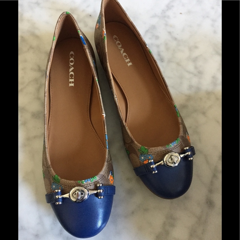 Coach Leila flat size 9. New, in box never worn.