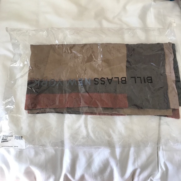 ⭐️🌴 NWT Bill Blass Silk & Wool Shawl - Picture 6 of 7