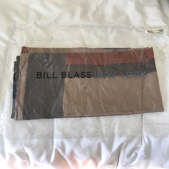 ⭐️🌴 NWT Bill Blass Silk & Wool Shawl - Picture 2 of 7