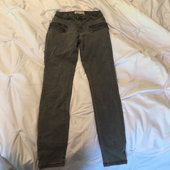 Gray zipper pants. - Picture 1 of 2