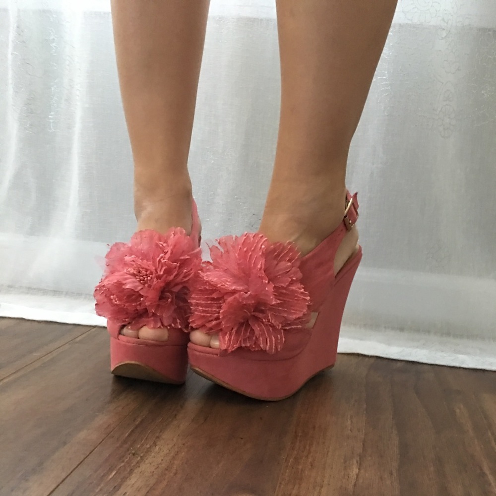 Bakers pink pumps size 7