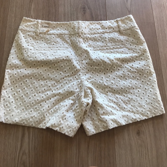 LOFT Bermuda shorts -Never worn! - Picture 2 of 3