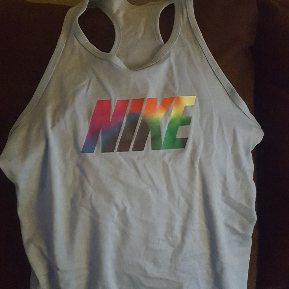 NIKE