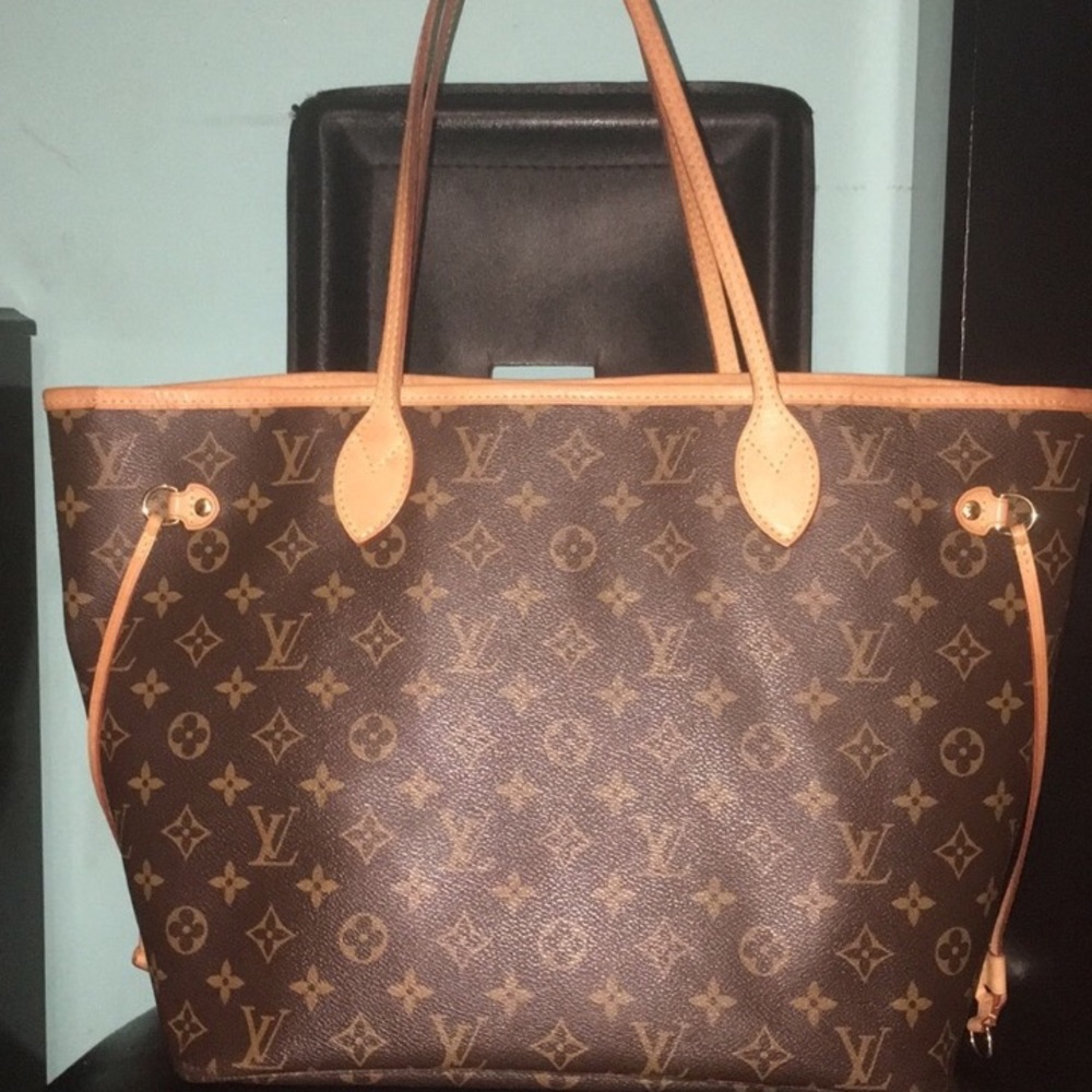 Authentic Louis Vuitton Neverfull MM Monogram