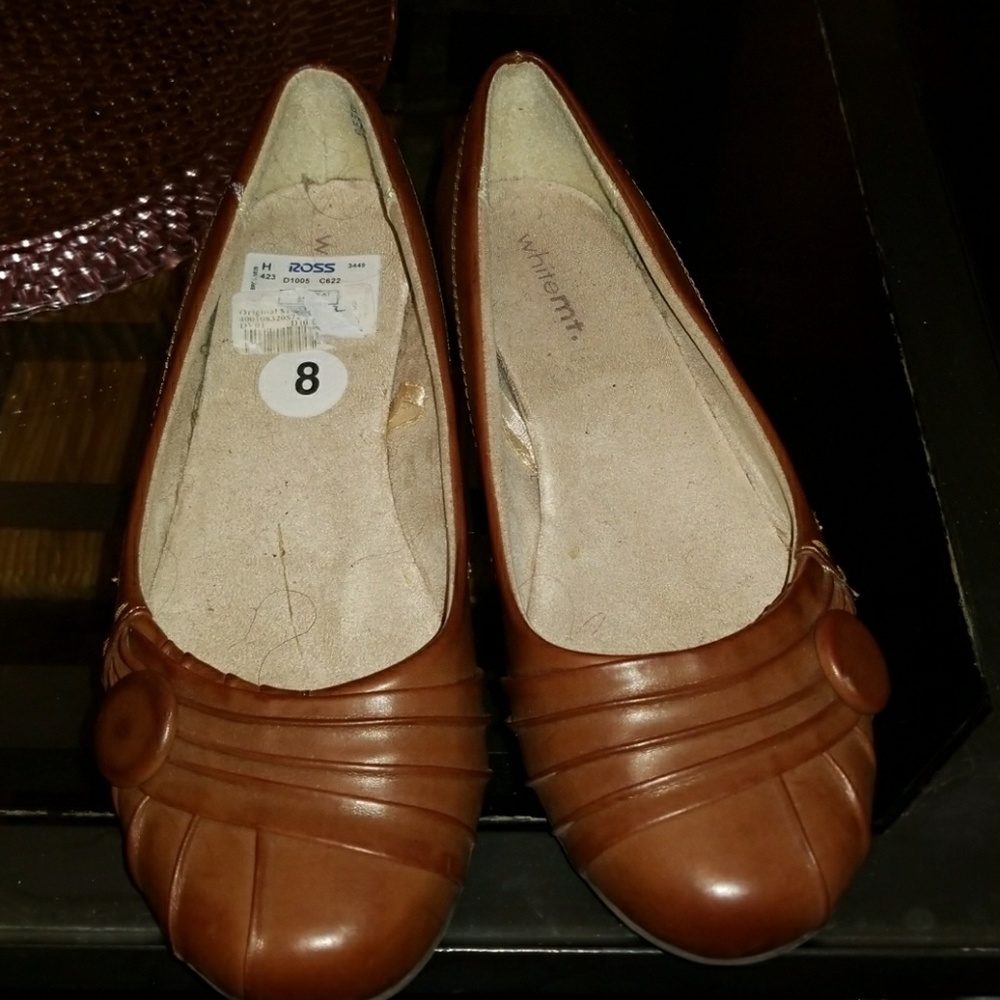 Brown flat size 8M