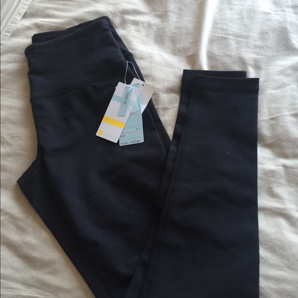 Black Zella yoga pants