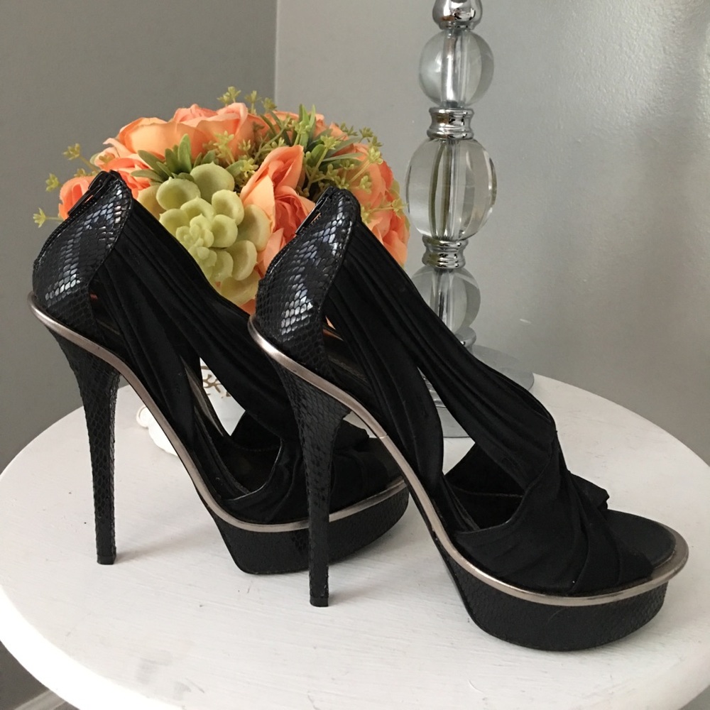 Bakers black pumps size 7