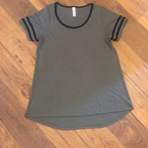 LuLaRoe Classic Tee XS