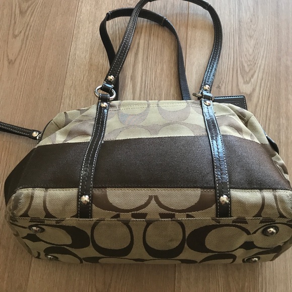 Coach brown patterned handbag - Picture 3 of 4