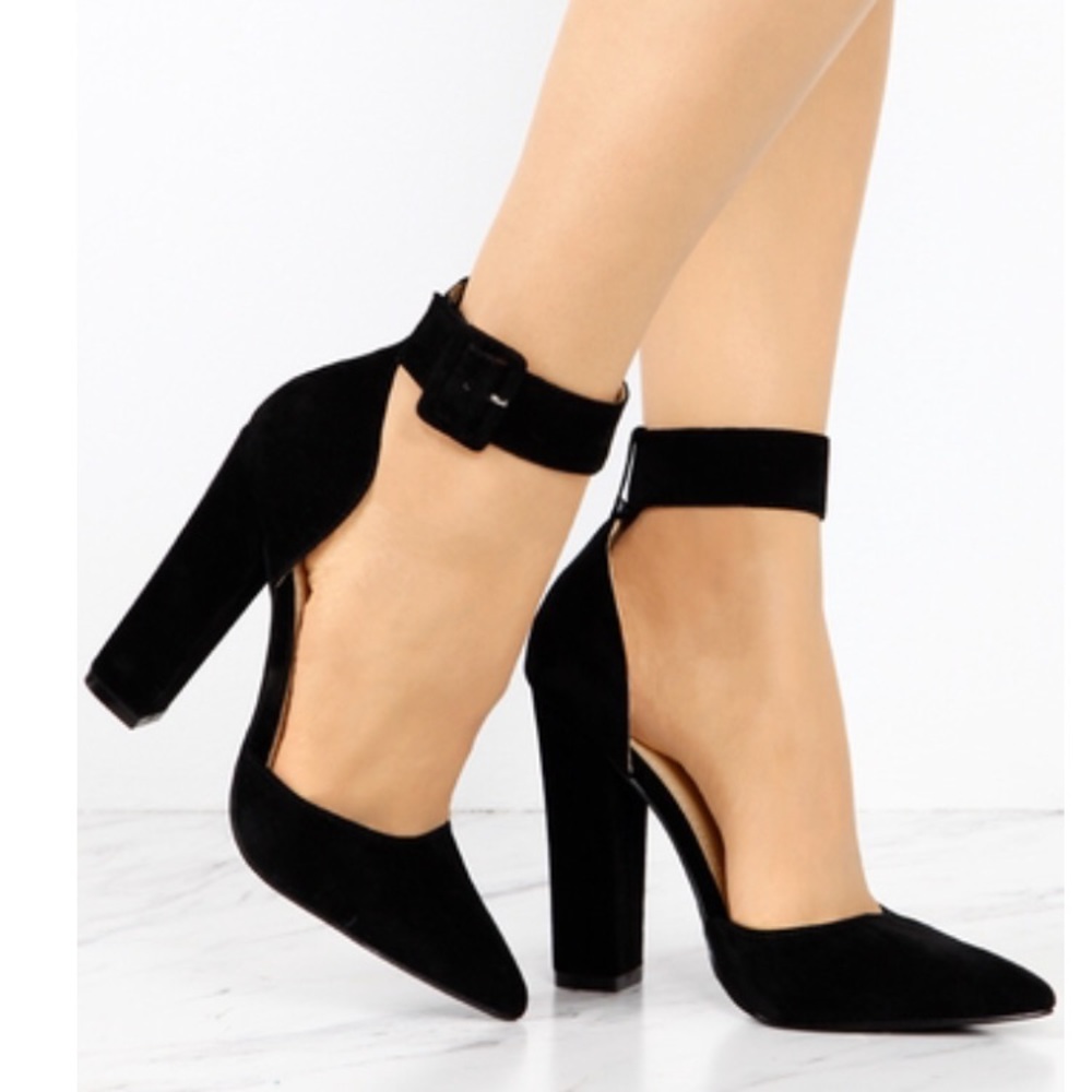 Ankle strap pump