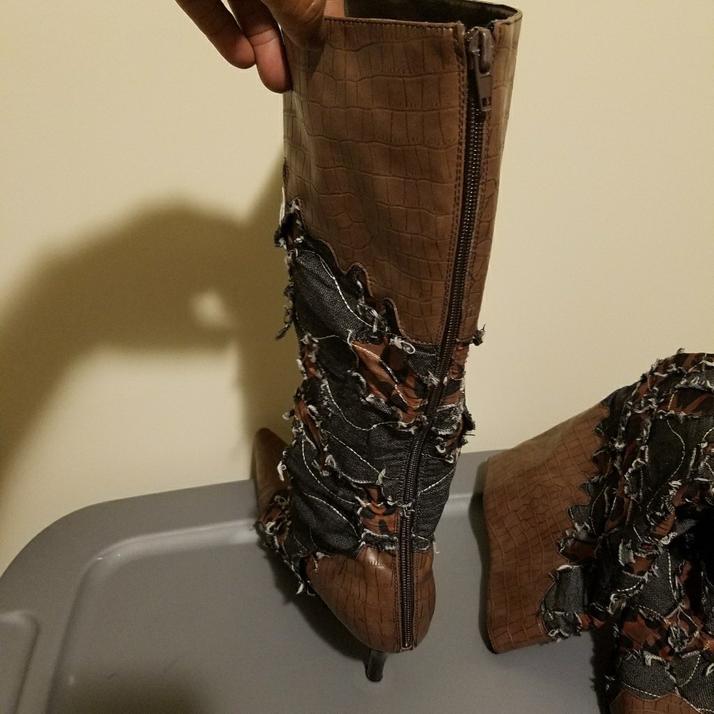 Astro - Picture 2 of 3