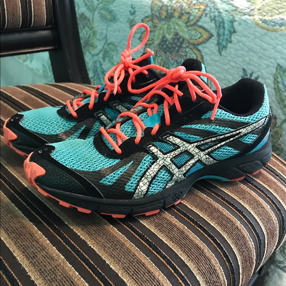 Asics tennis shoes