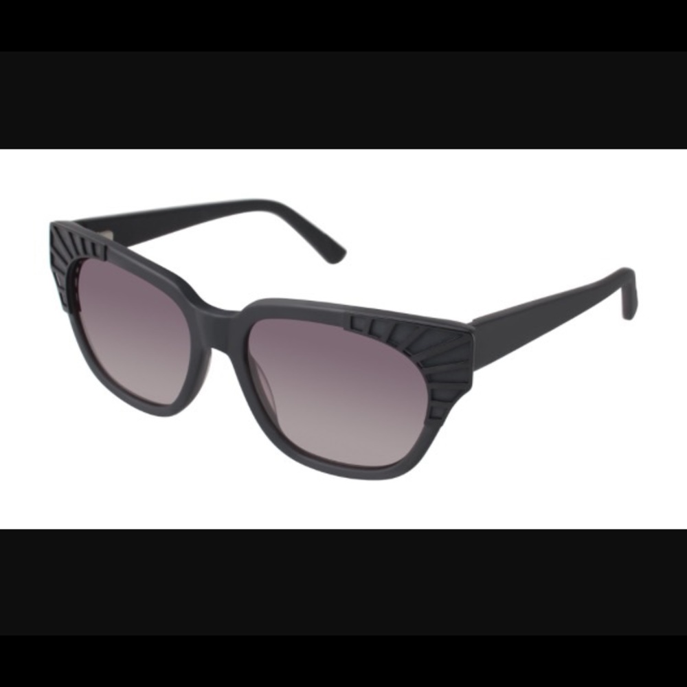 Gwen Stefani L.A.M.B LA510 black sunglasses