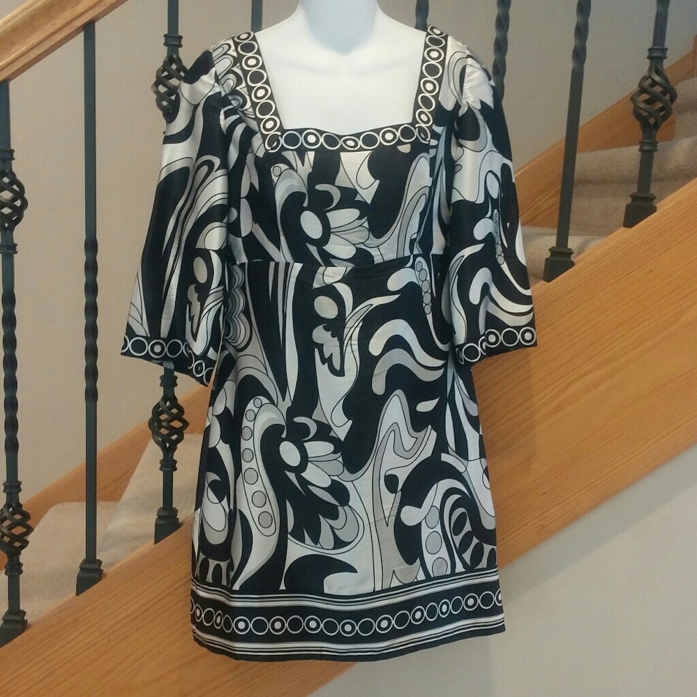 100% Silk size 0 white house black market dress