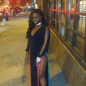 Meet your Posher, Adina