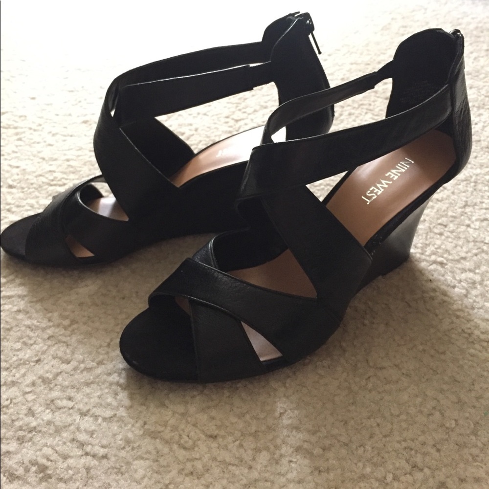 NINE WEST black wedges