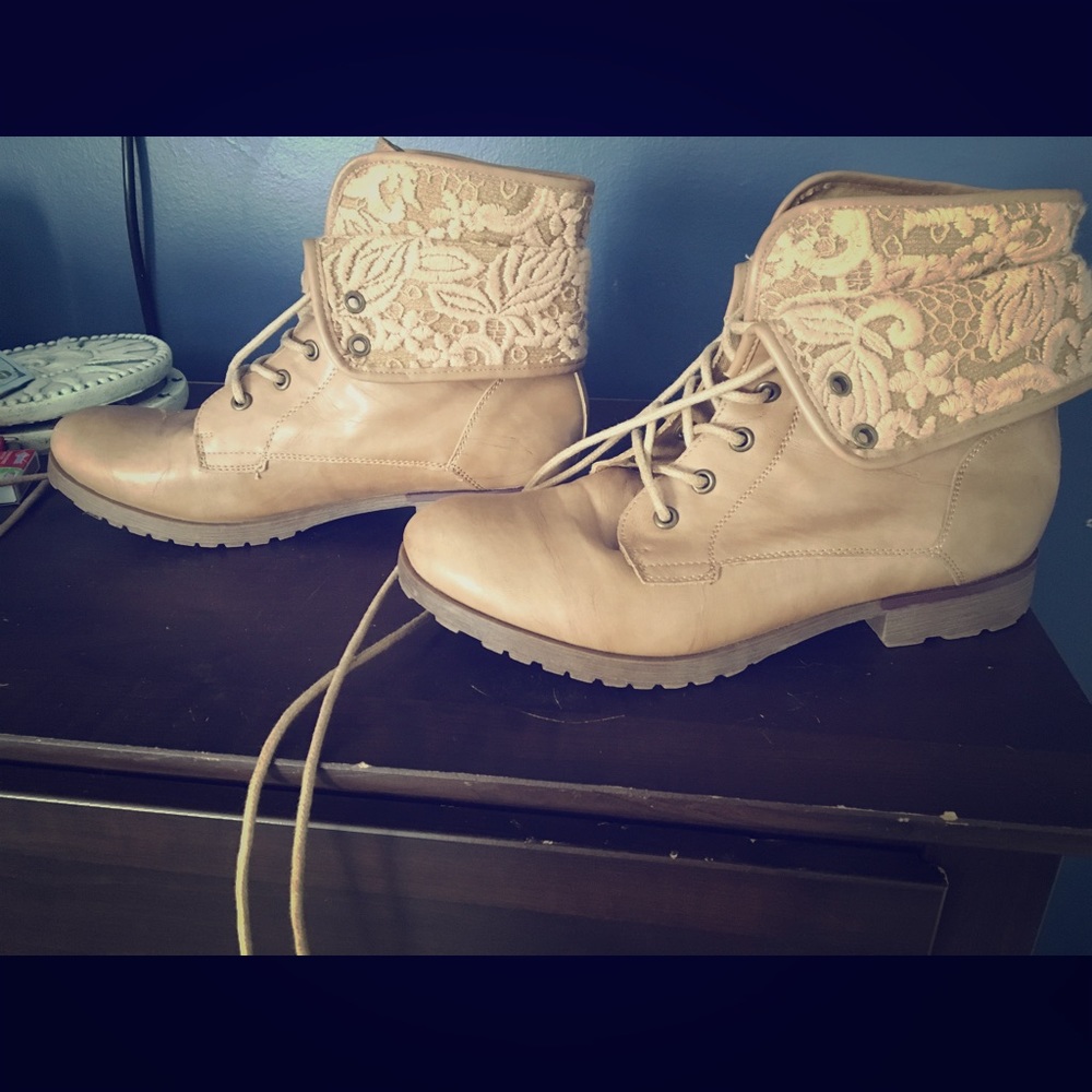 Rock & Candy Spraypaint Combat Boots. Size 8.5