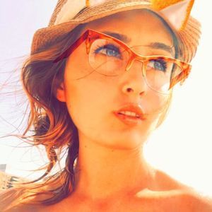 Meet your Posher, Melike