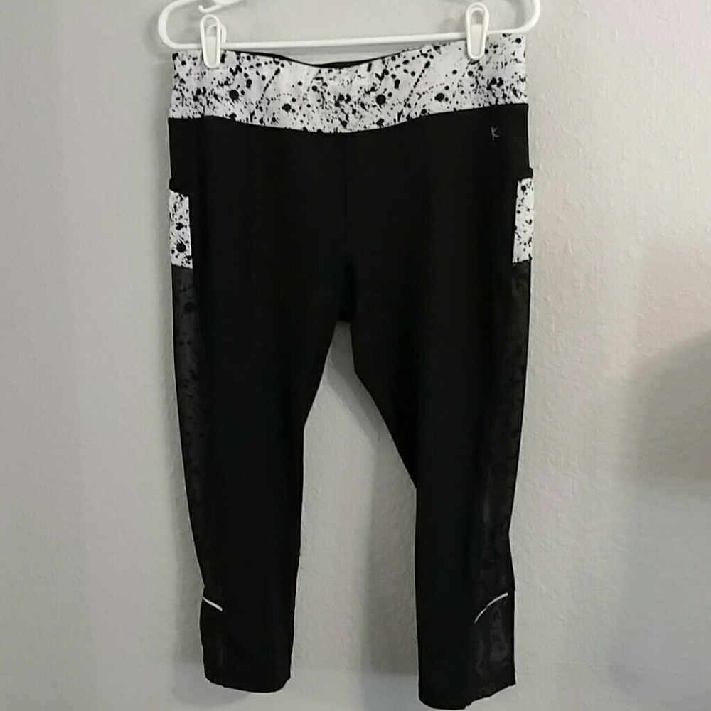 Danskin workout capris. Splatter print
