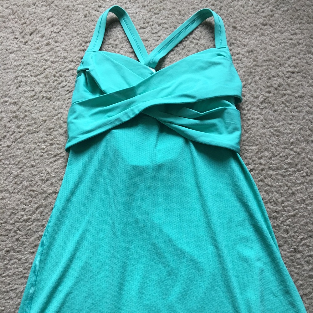 Brand new women's lululemon lemon top!
