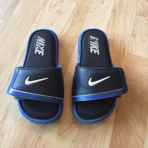 Boys size 1y sandals