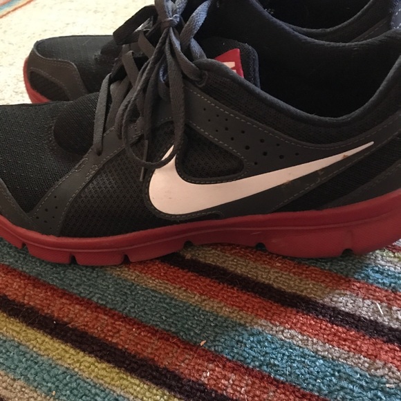 le scarpe nike flex esperienza rn 2 dimensioni 7 men9 donne poshmark le scarpe nike flex esperienza rn 2 dimensioni 7 men9 donne poshmark