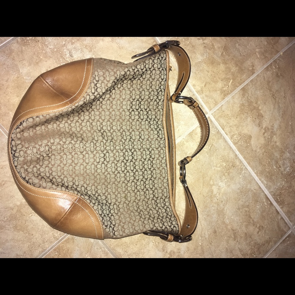 Brown canvas hobo