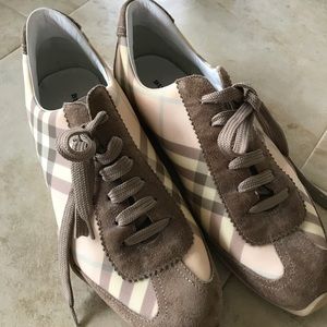 Burberry tennis shoes size 37.5