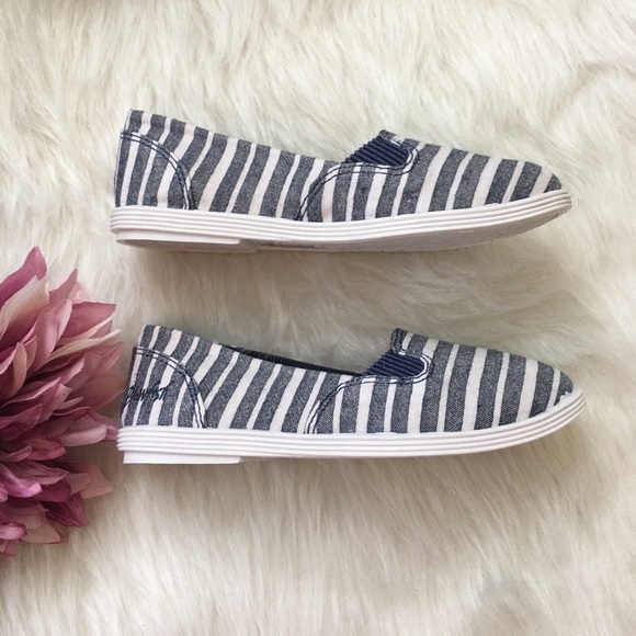 Blowfish Little Girl Canvas Slip-Ons | 13 - Picture 3 of 5