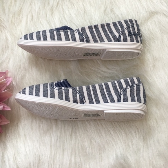 Blowfish Little Girl Canvas Slip-Ons | 13 - Picture 4 of 5