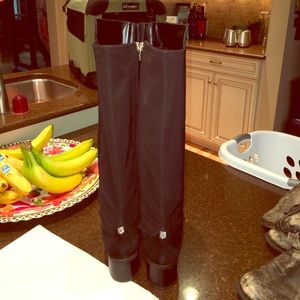 AMAZING VINCE CAMUTO TALL SUEDE BOOTS!! Worn once!